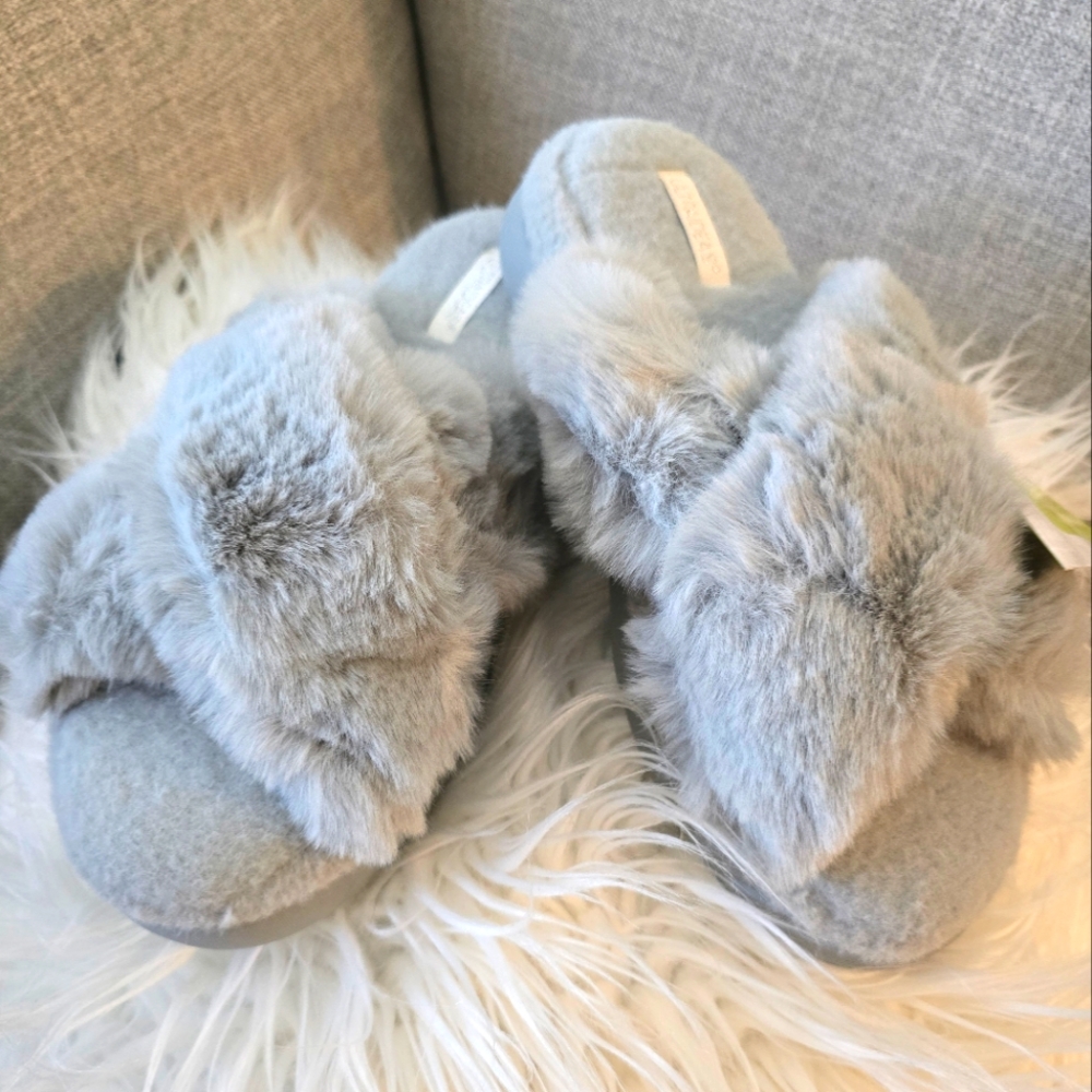 Cozy Womens Fluffy Slippers - Gray